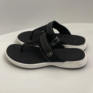 Time & Tru Black Thong Sandals with White Soles Size 8  Beach Summer Vacation